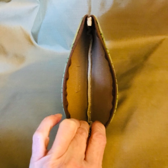 Dooney & Bourke cosmetics case. NWOT. COR - Picture 3 of 8